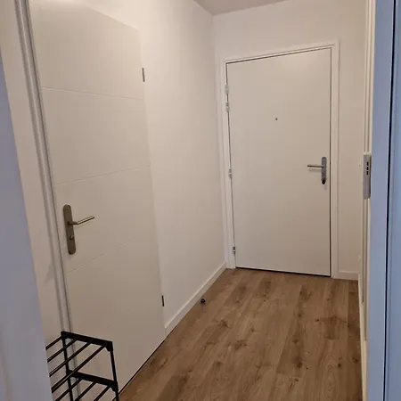 Apartment In - 100m From Train Station And 20 Min From Paris St Lazare, Private Parking Sannois