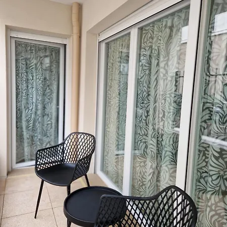 Apartment In - 100m From Train Station And 20 Min From Paris St Lazare, Private Parking