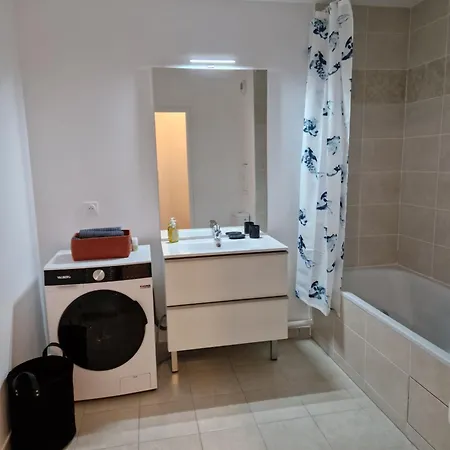 In - 100m From Train Station And 20 Min From Paris St Lazare, Private Parking Sannois
