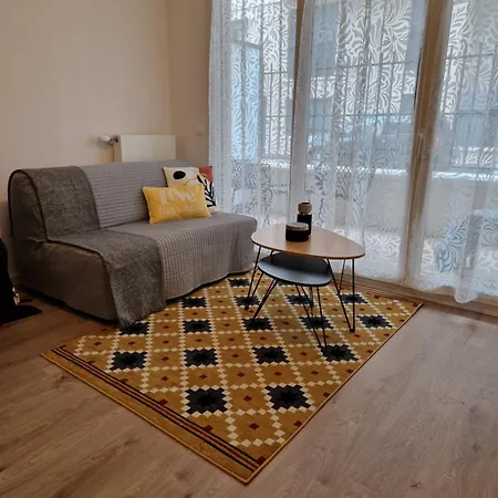 Apartment In - 100m From Train Station And 20 Min From Paris St Lazare, Private Parking Sannois