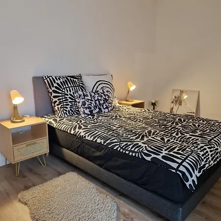 In - 100m From Train Station And 20 Min From Paris St Lazare, Private Parking Apartment