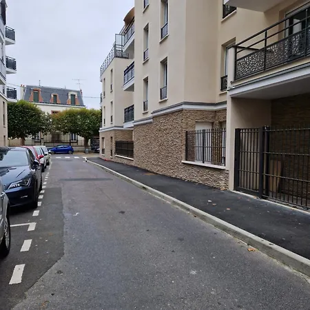 In - 100m From Train Station And 20 Min From Paris St Lazare, Private Parking * Sannois